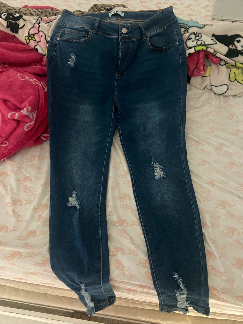 Women’s Dark Wash Skinny Distressed Jeans